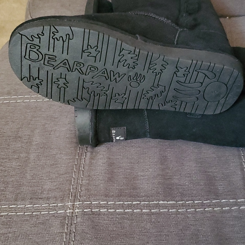 Womens Bearpaw boots size 8 - Picture 2 of 3